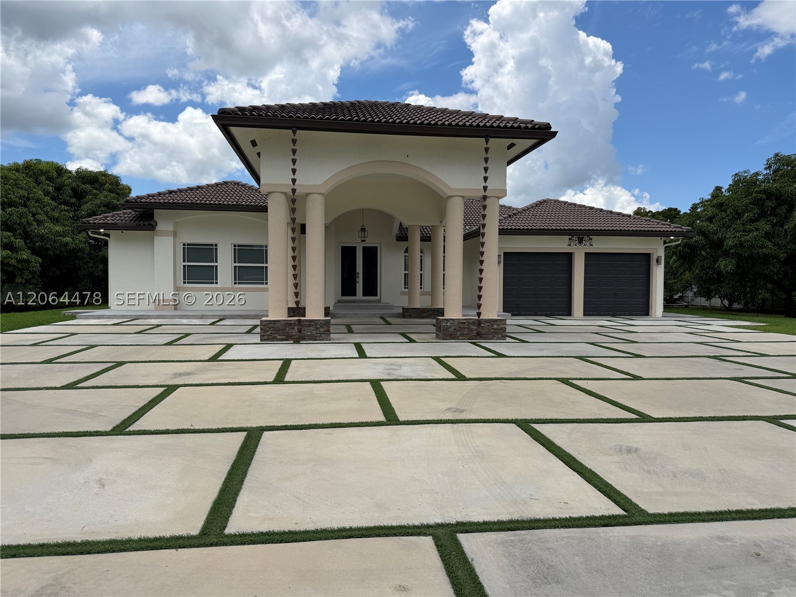 main property photo 0