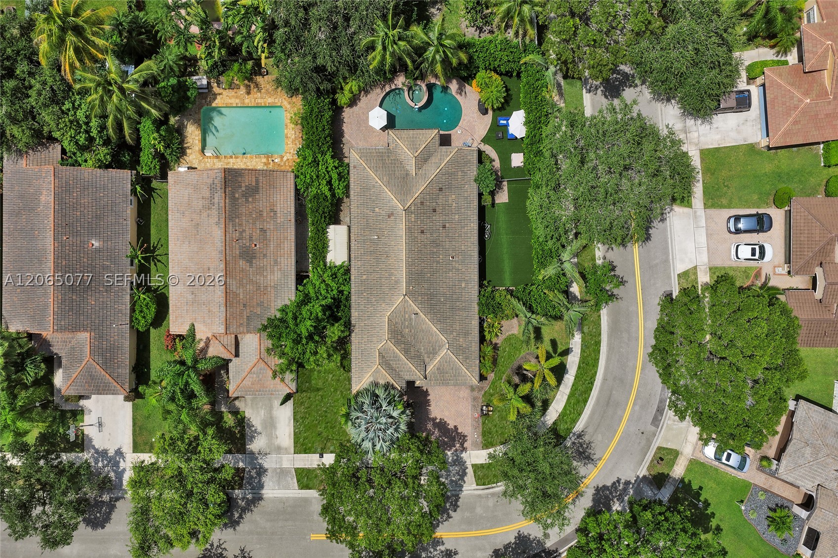 main property photo 32