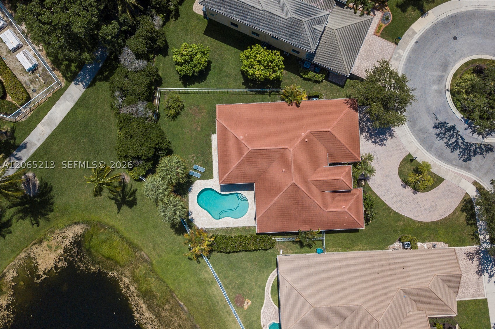 main property photo 28