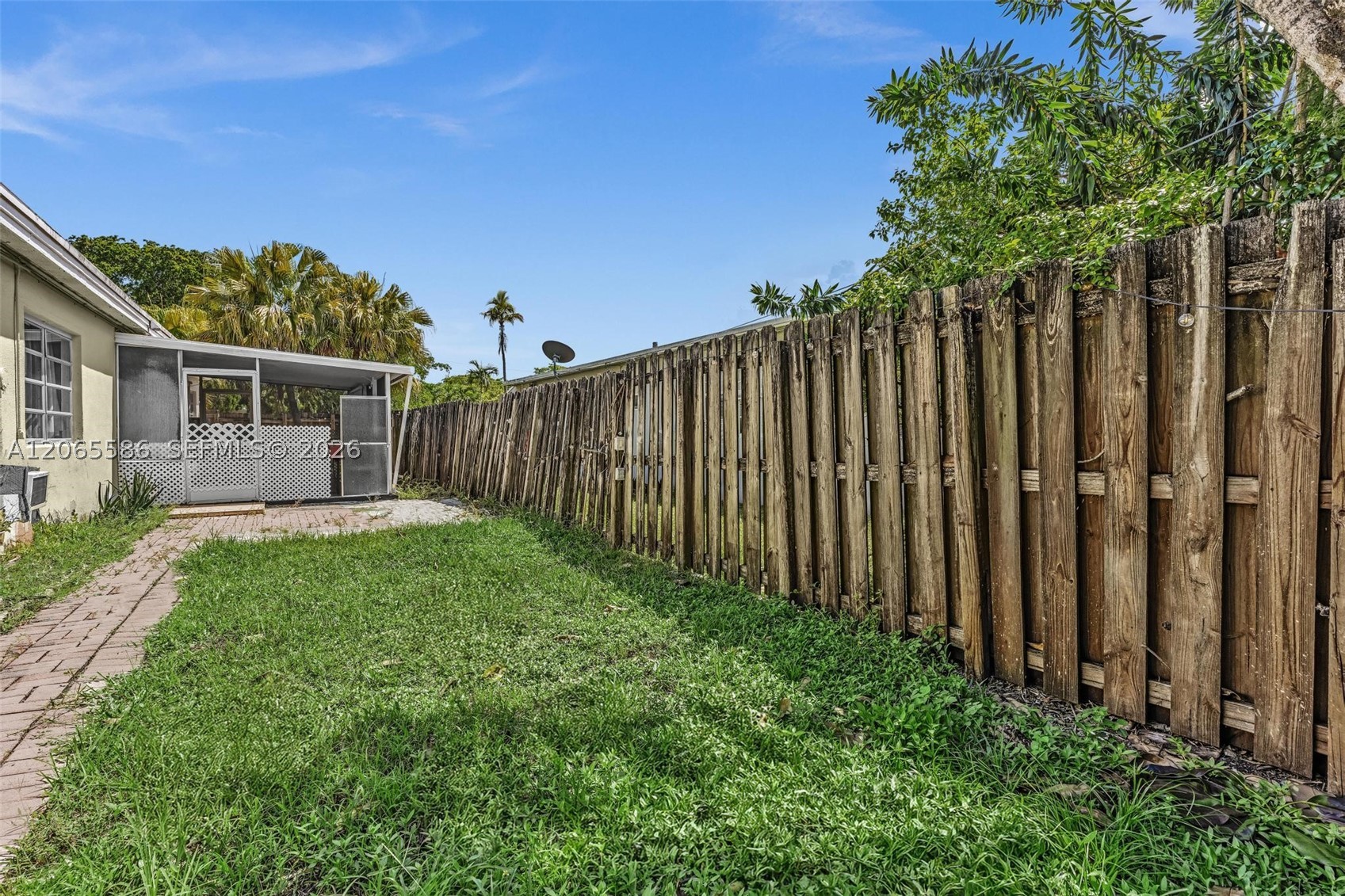 main property photo 28