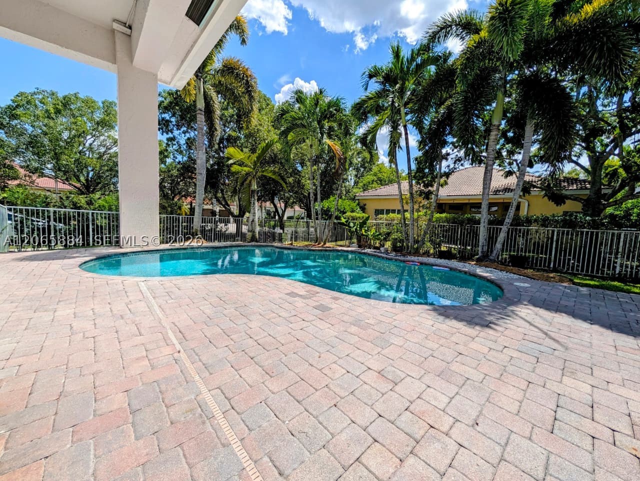main property photo 11