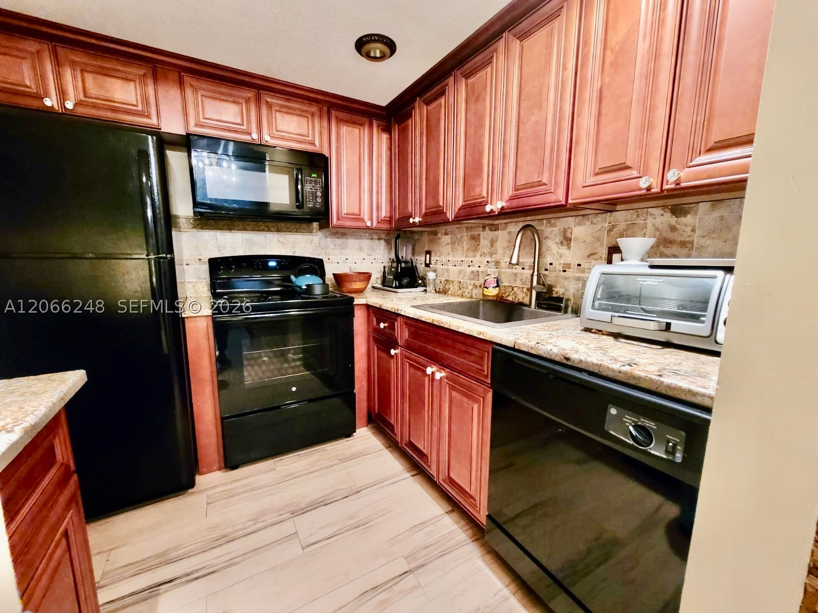 main property photo 13