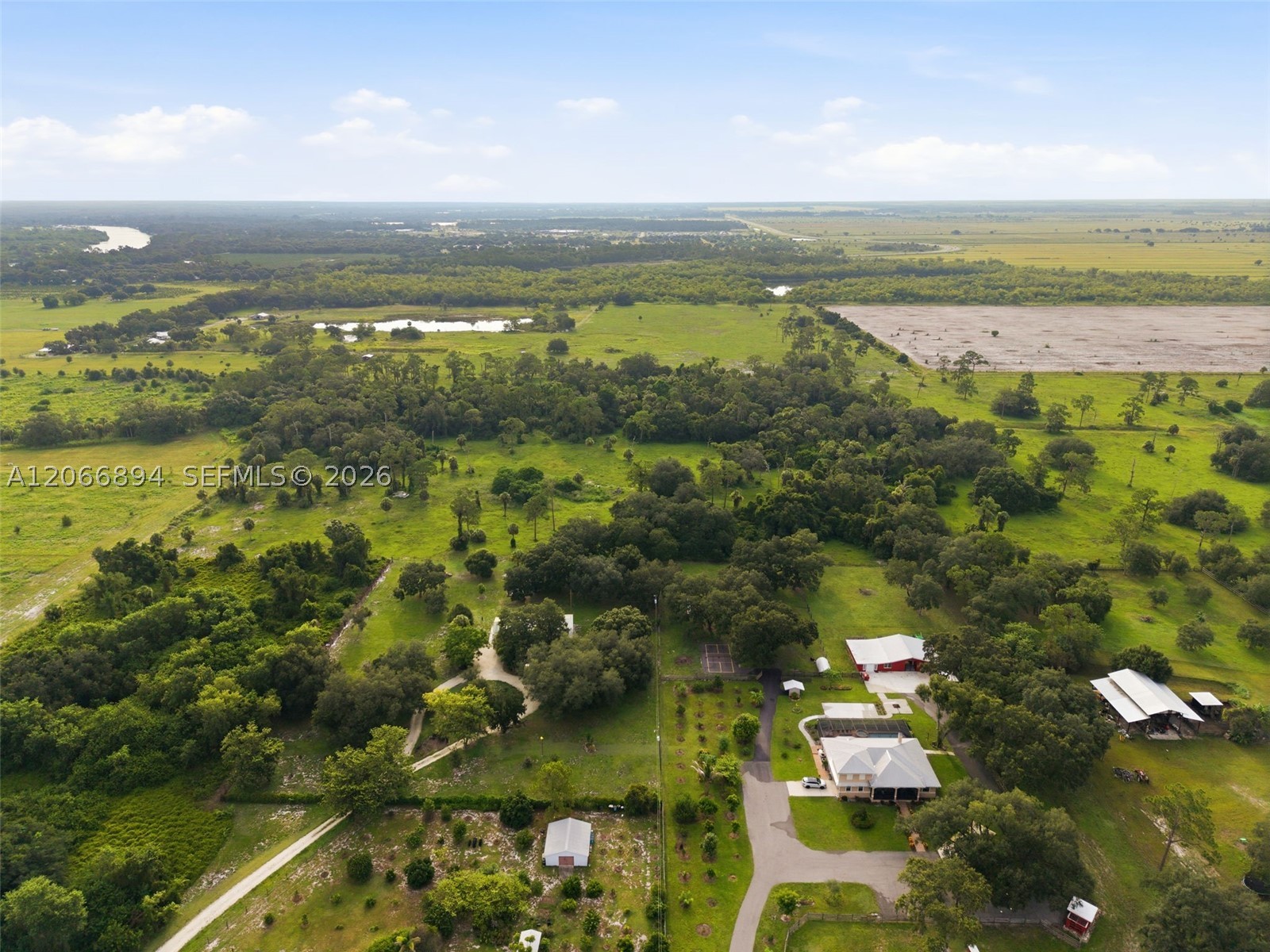 main property photo 16