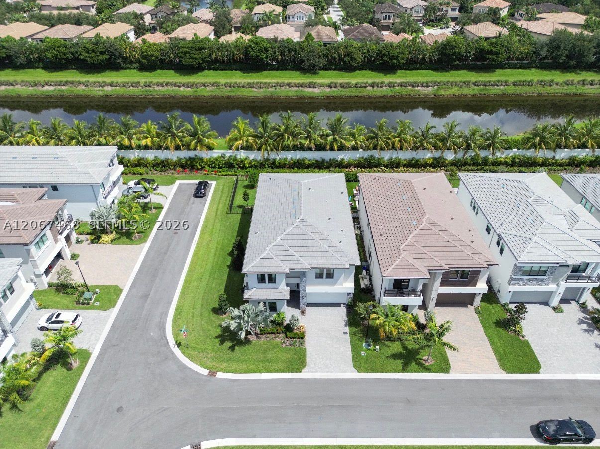 main property photo 40