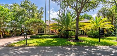 image of property with 5 Bed | 5 Bath | 4,562 Sqft
