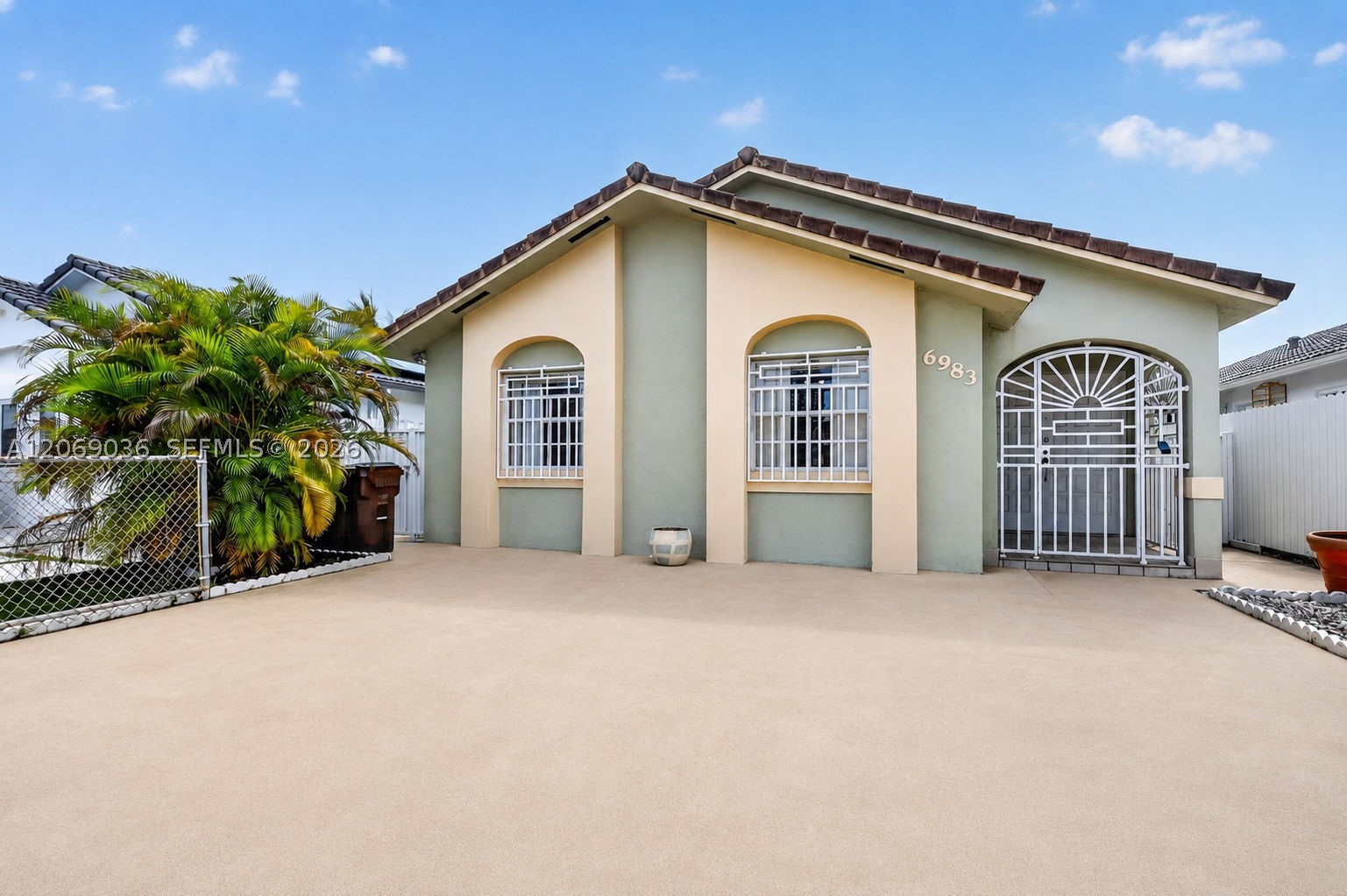 main property photo 0