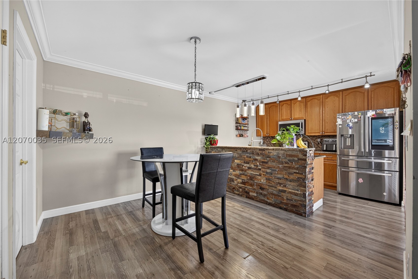main property photo 9