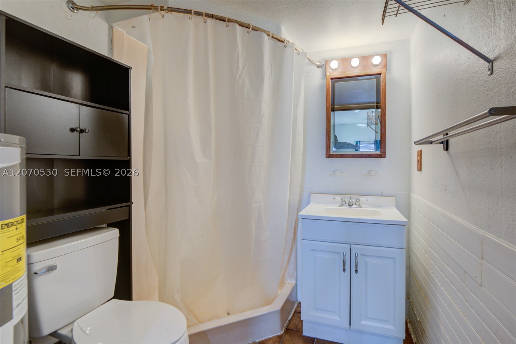 main property photo 78