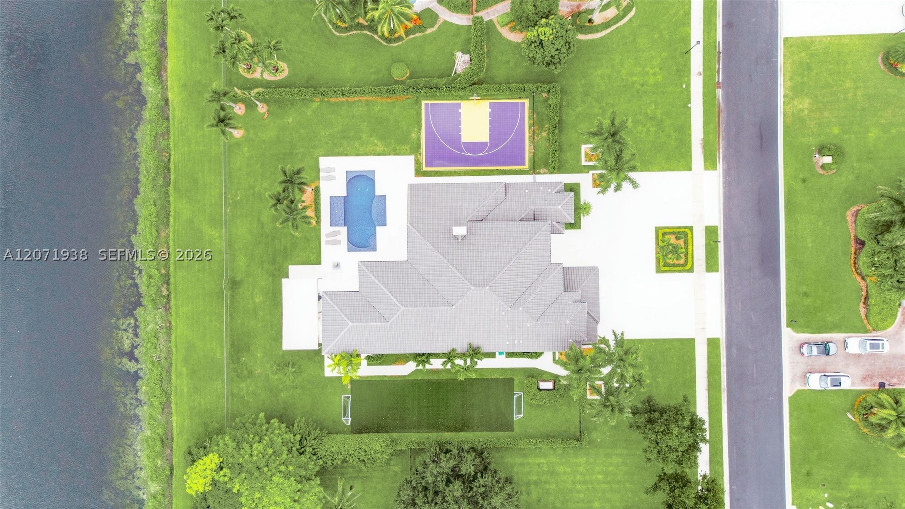 main property photo 6