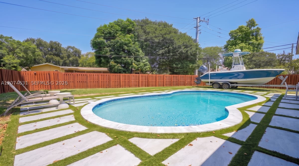 main property photo 9
