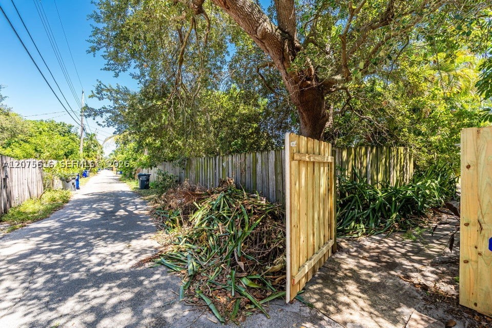 main property photo 33