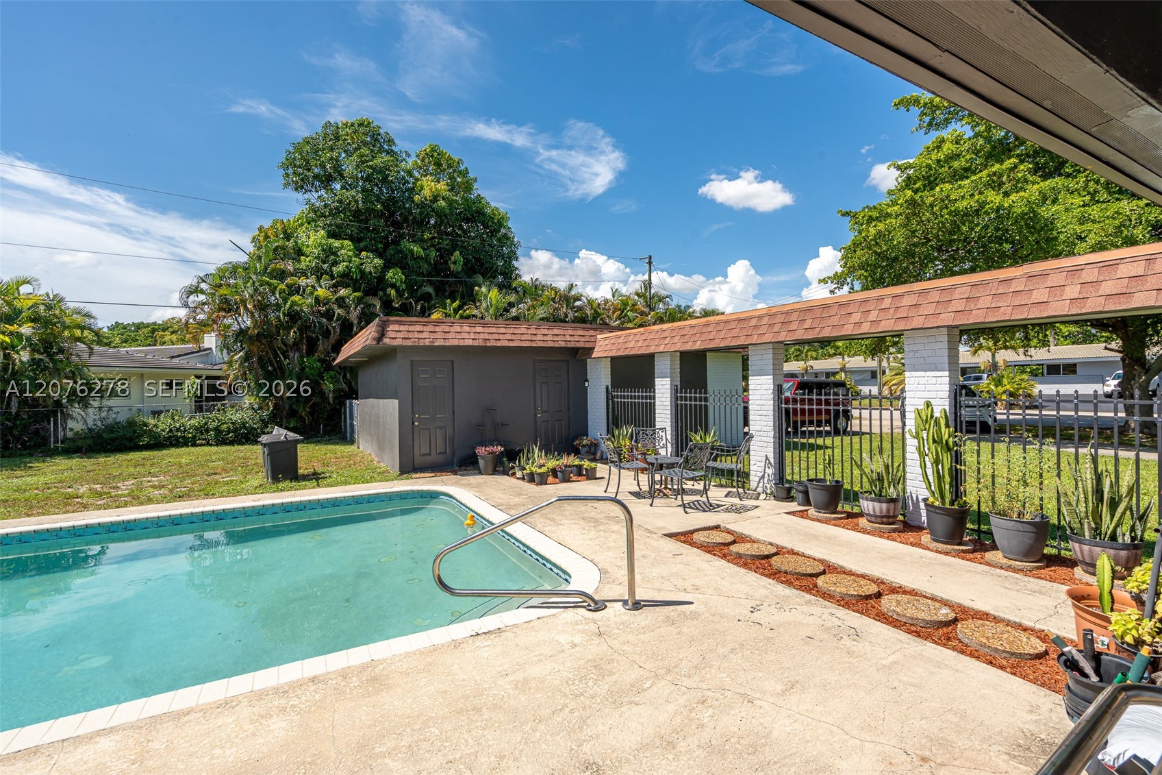 main property photo 22