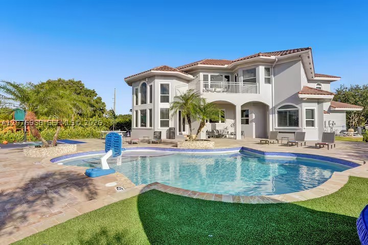 main property photo 19