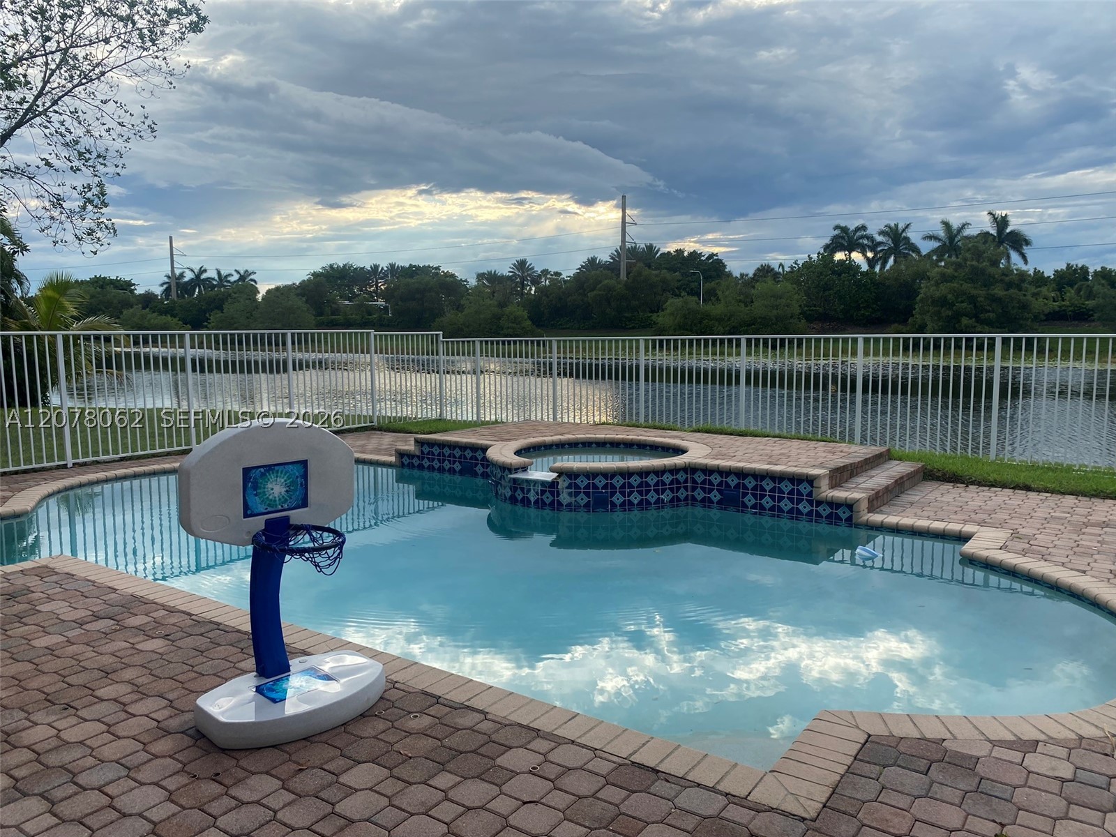 main property photo 19