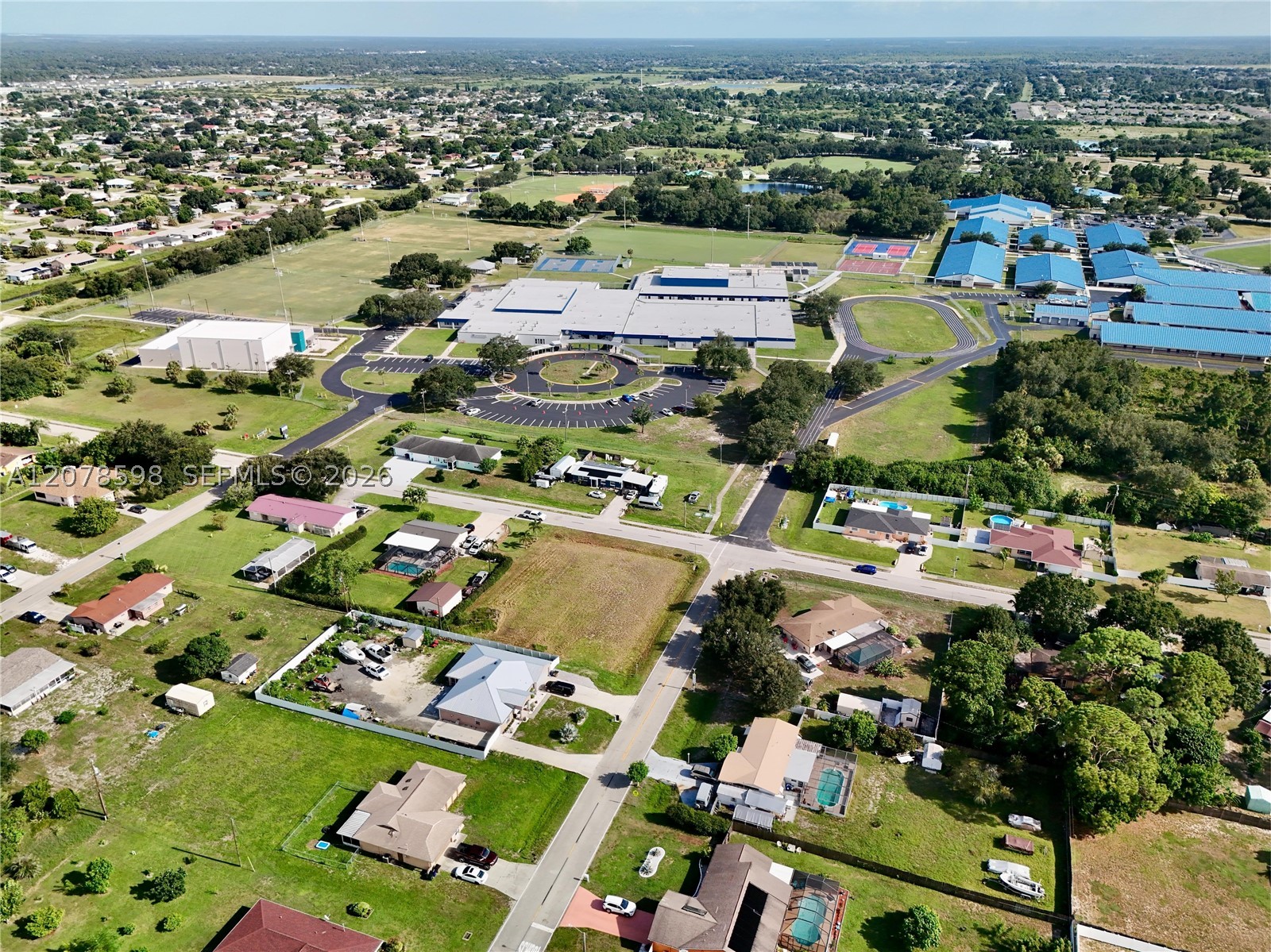 main property photo 10