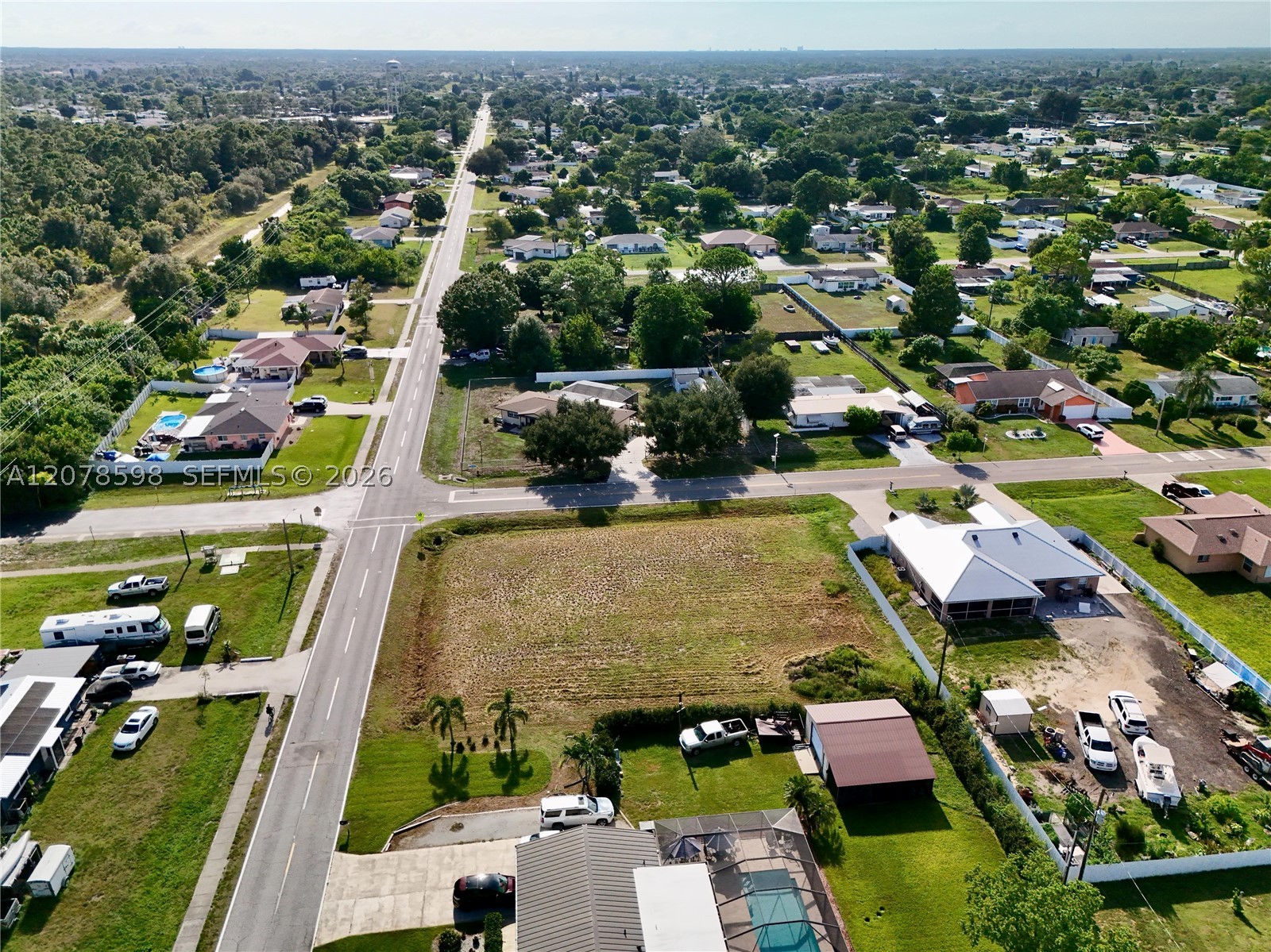 main property photo 28