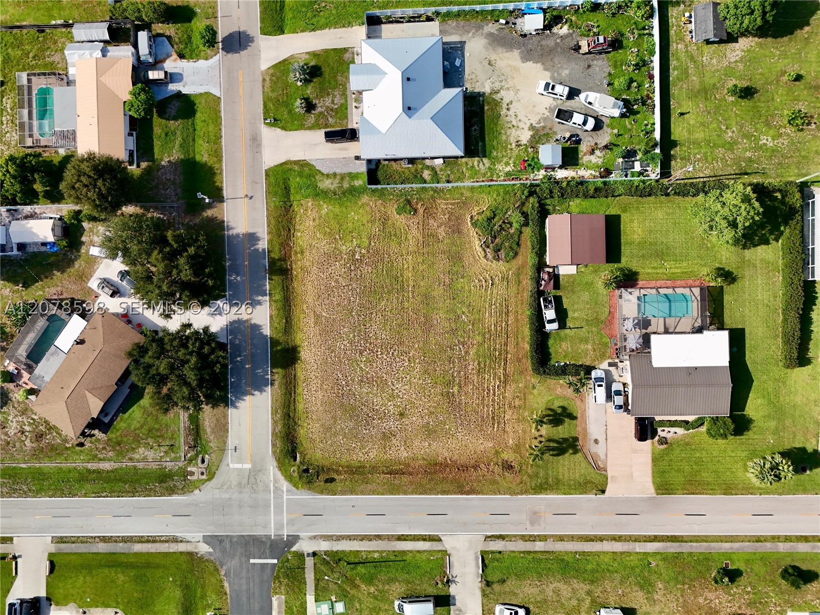 main property photo 30