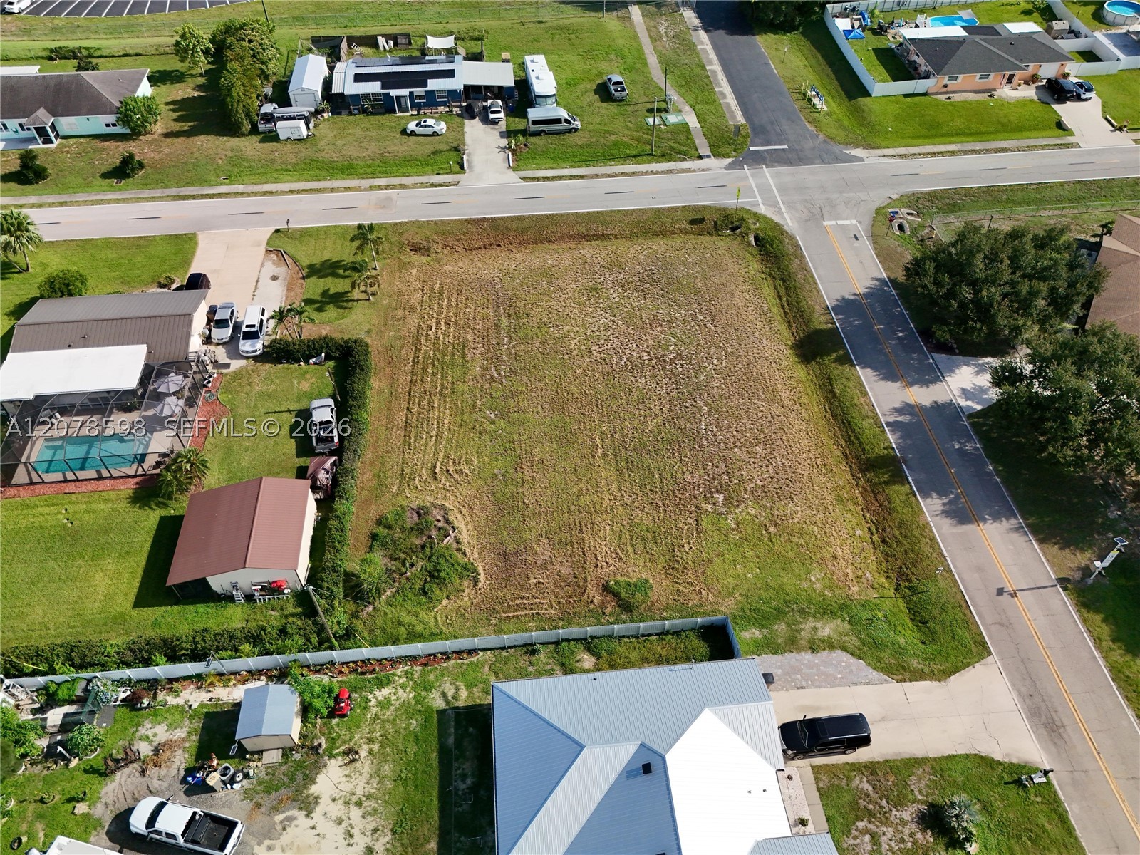 main property photo 40