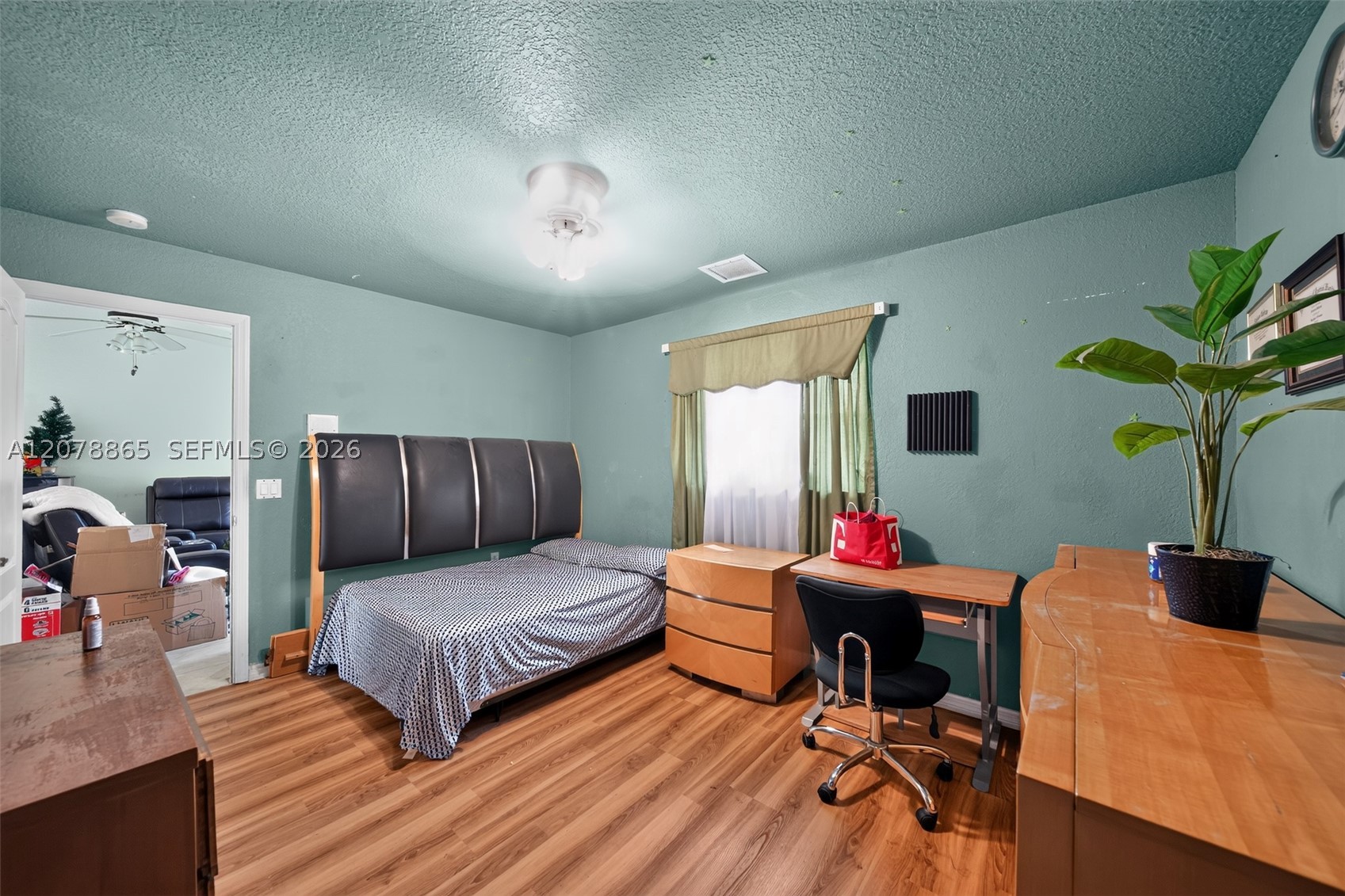 main property photo 13