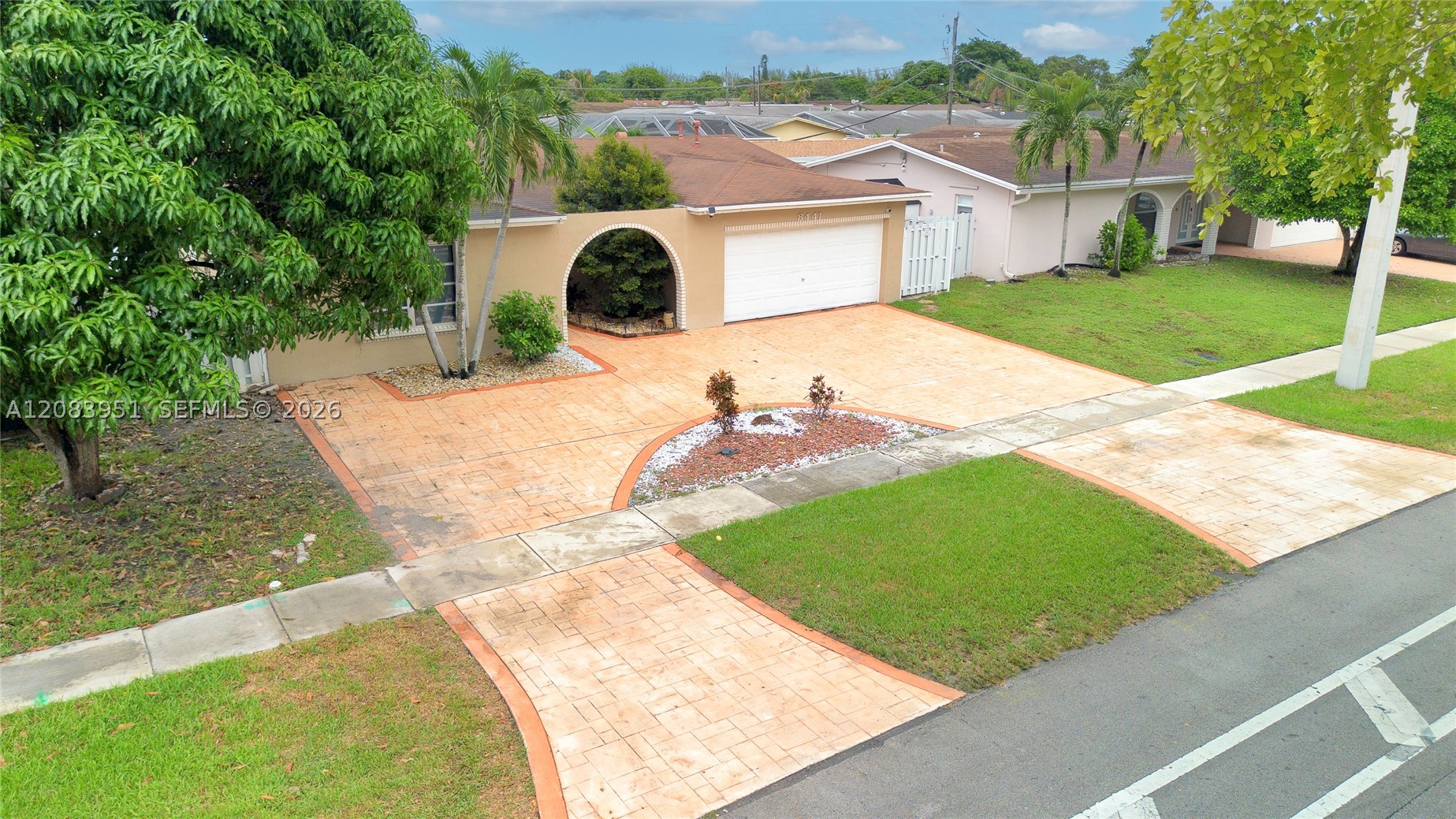 main property photo 23
