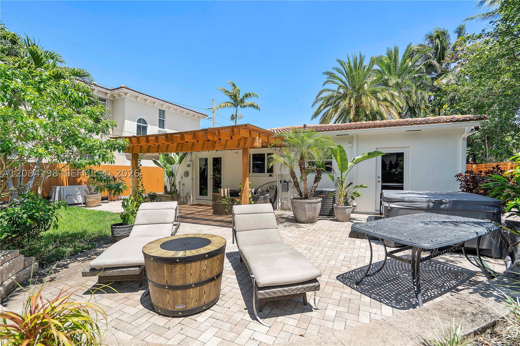 main property photo 23