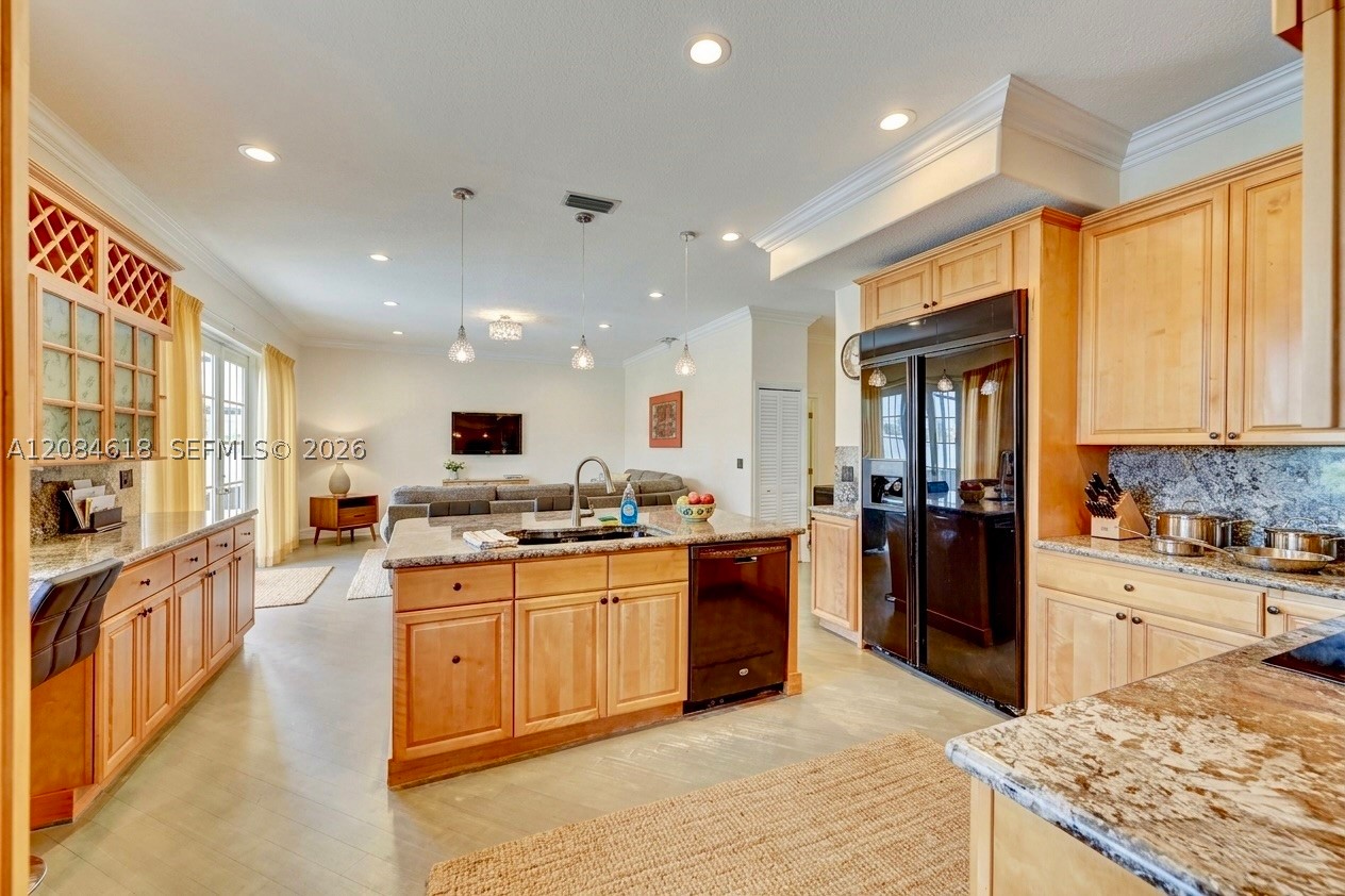 main property photo 14