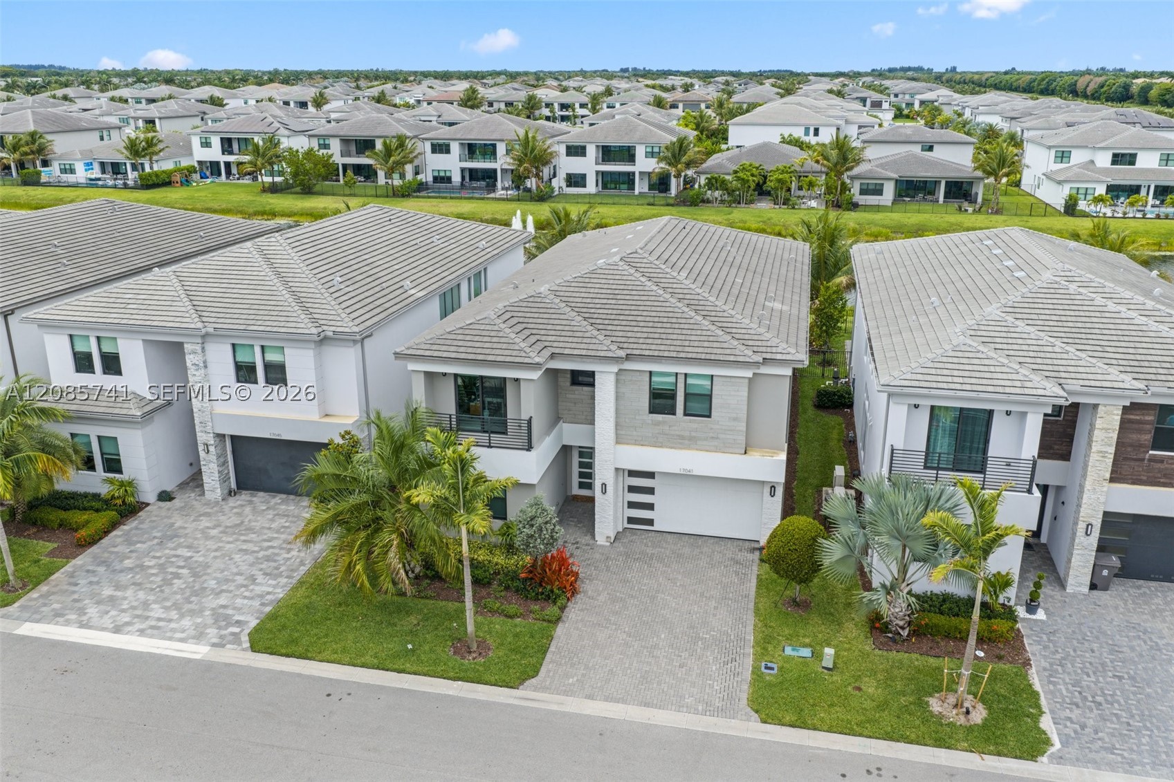 main property photo 17