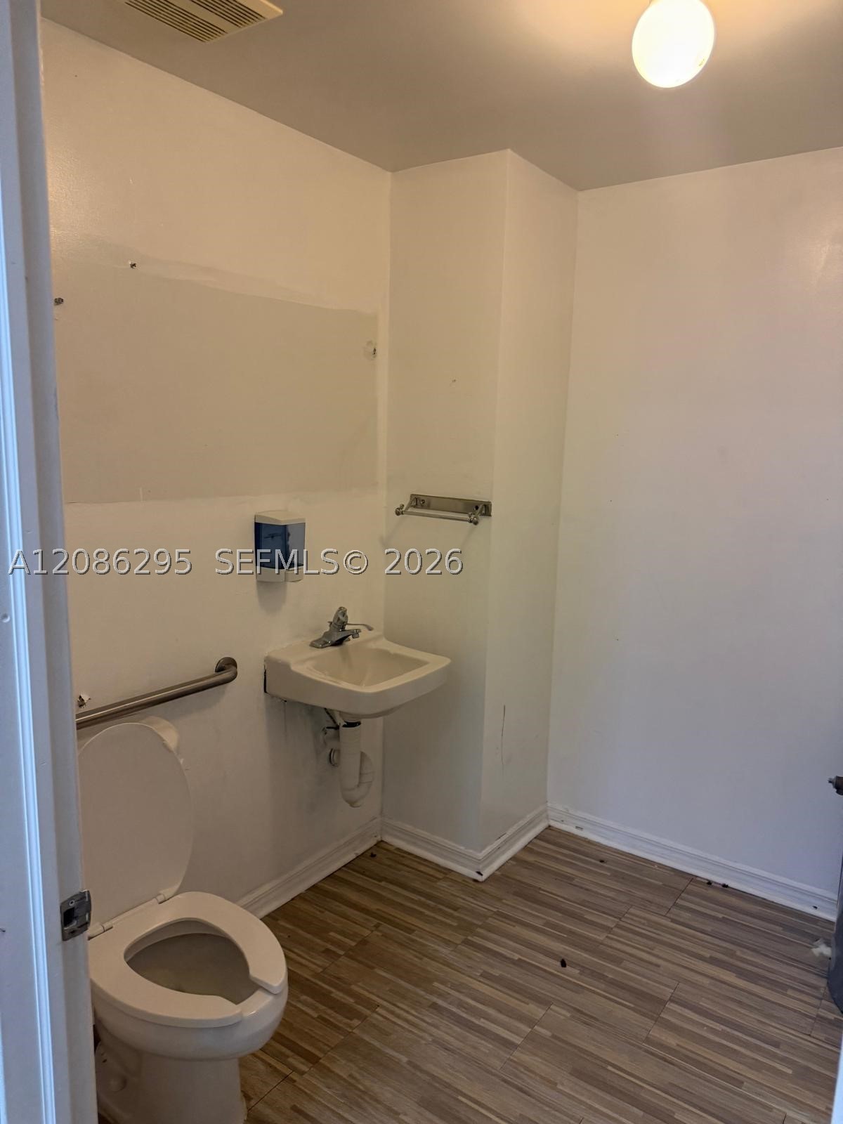 main property photo 6