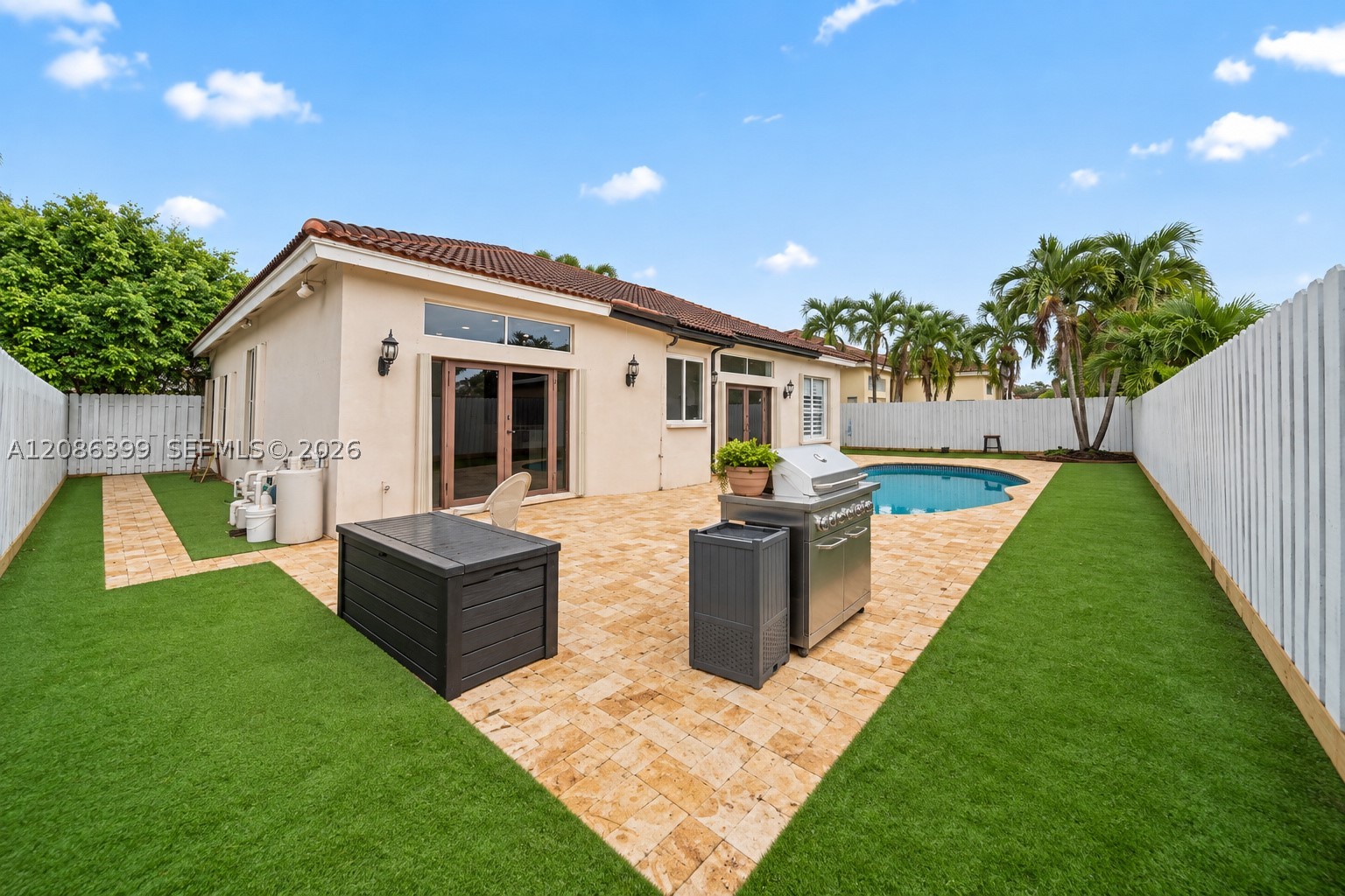main property photo 16