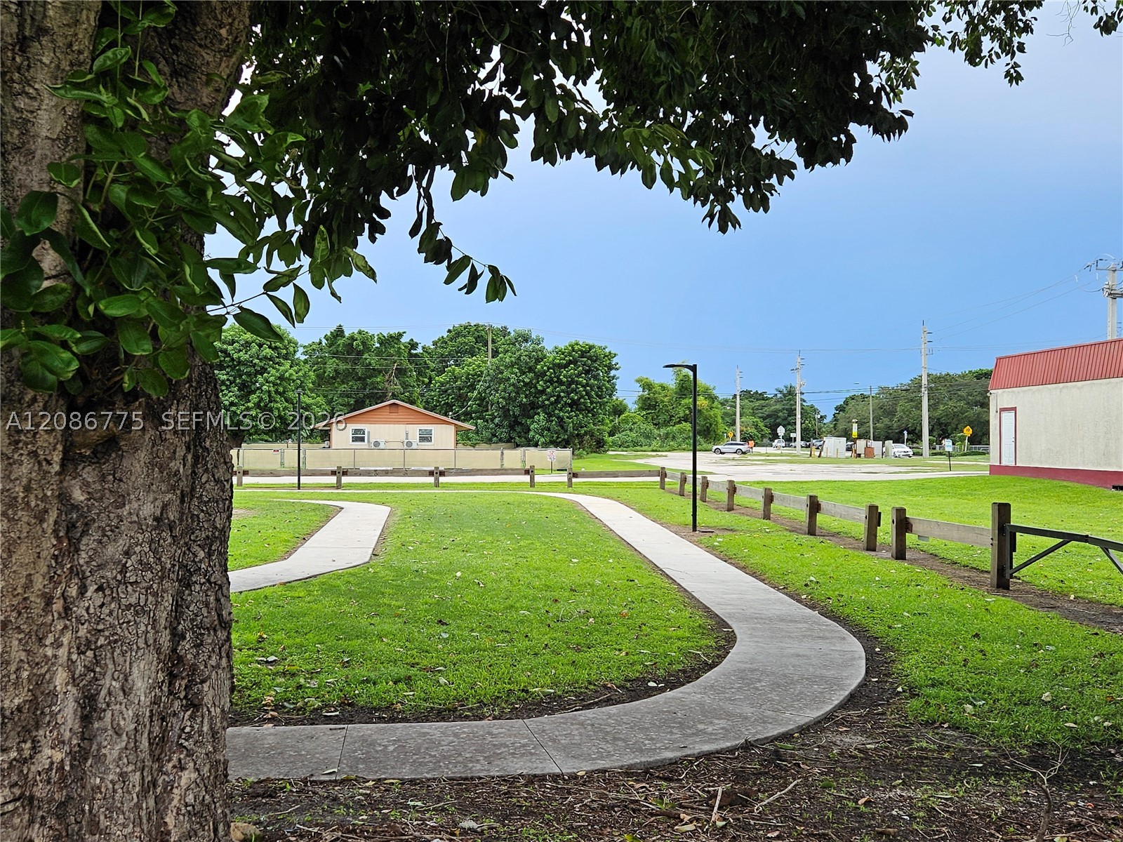 main property photo 19