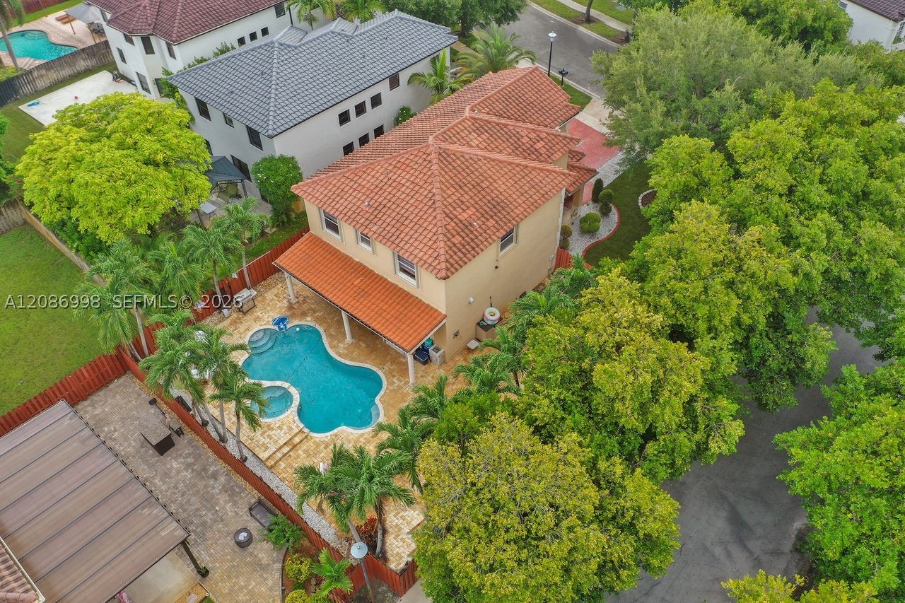 main property photo 11