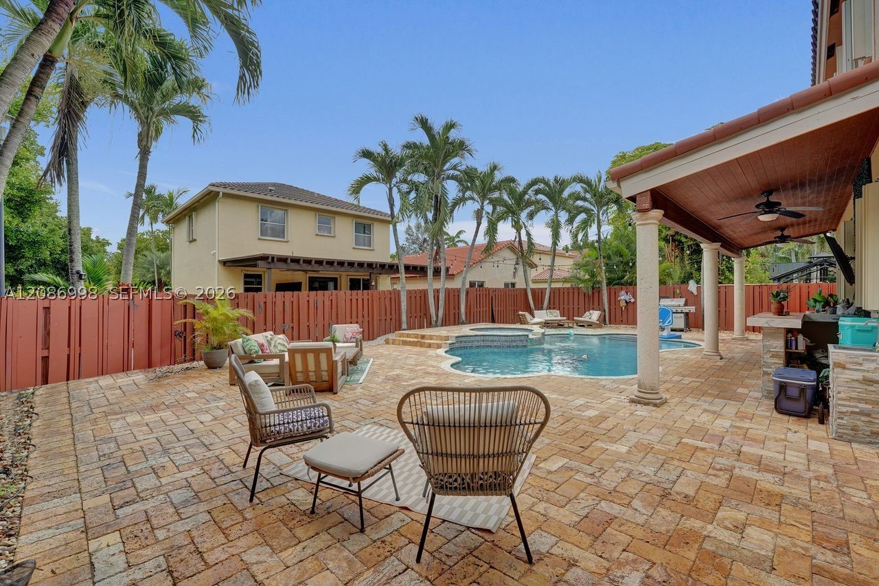 main property photo 16