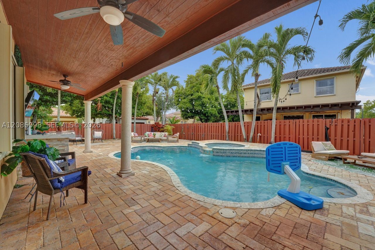 main property photo 23
