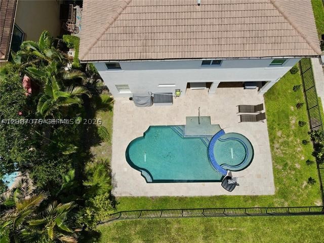main property photo 14