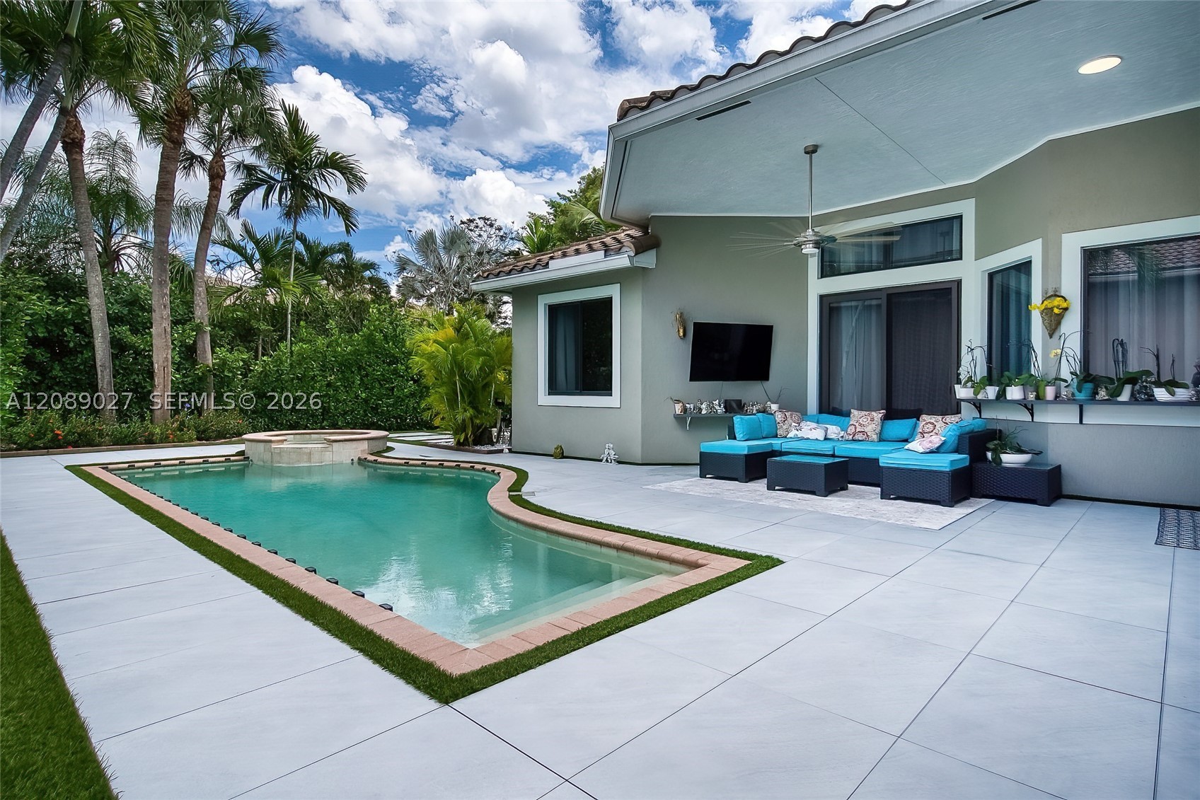 main property photo 17