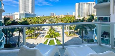 image of property with 1 Bed | 1 Bath | 789 Sqft