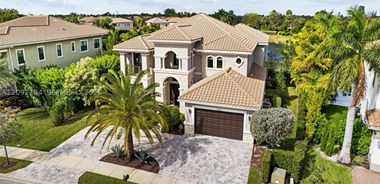 image of property with 6 Bed | 4 Bath | 4,835 Sqft