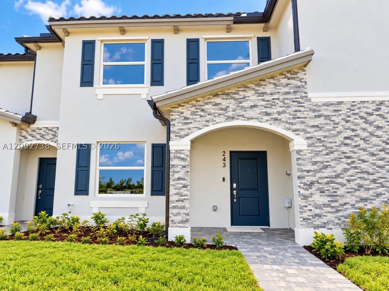 main property photo 0