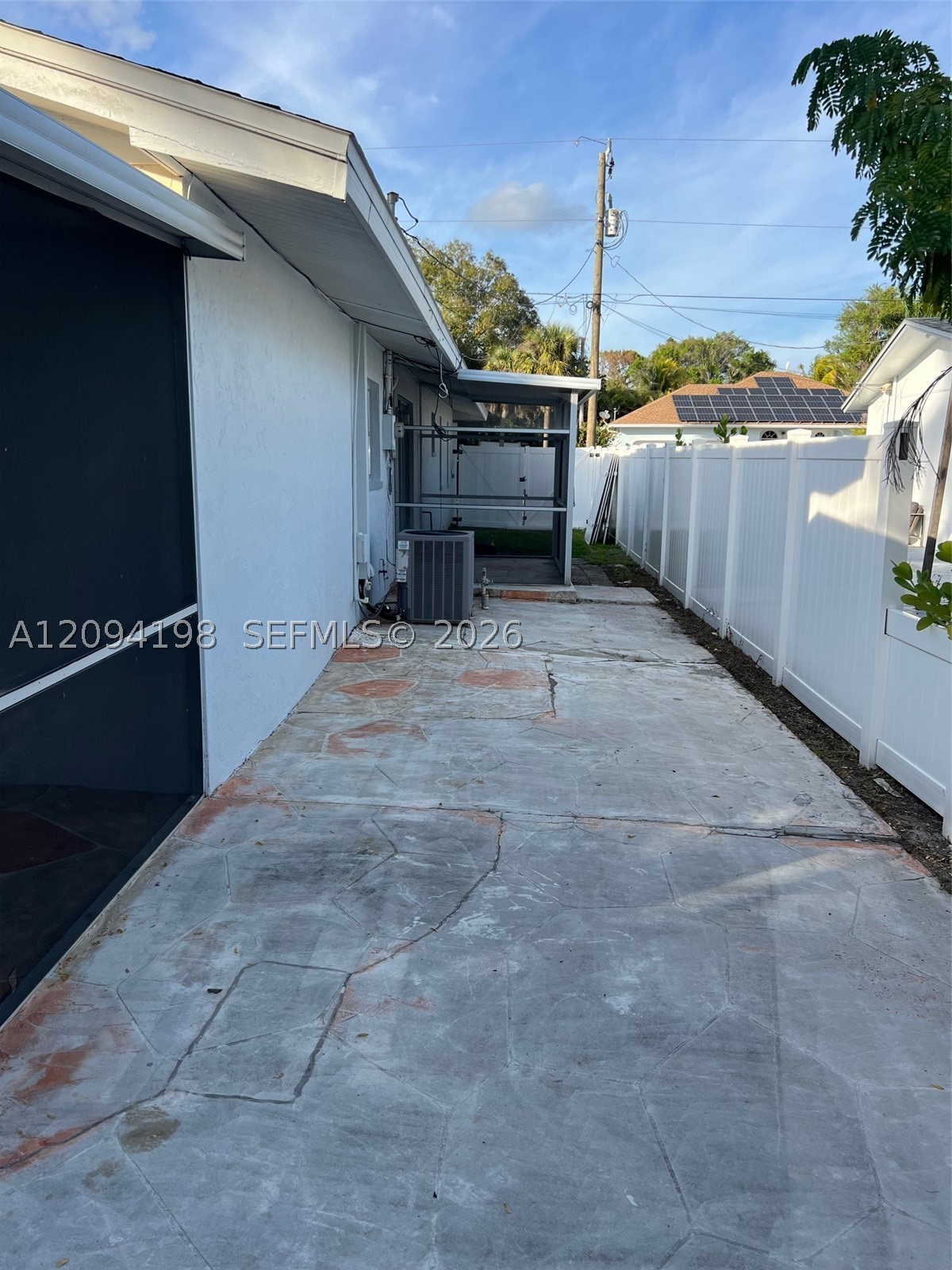 main property photo 28