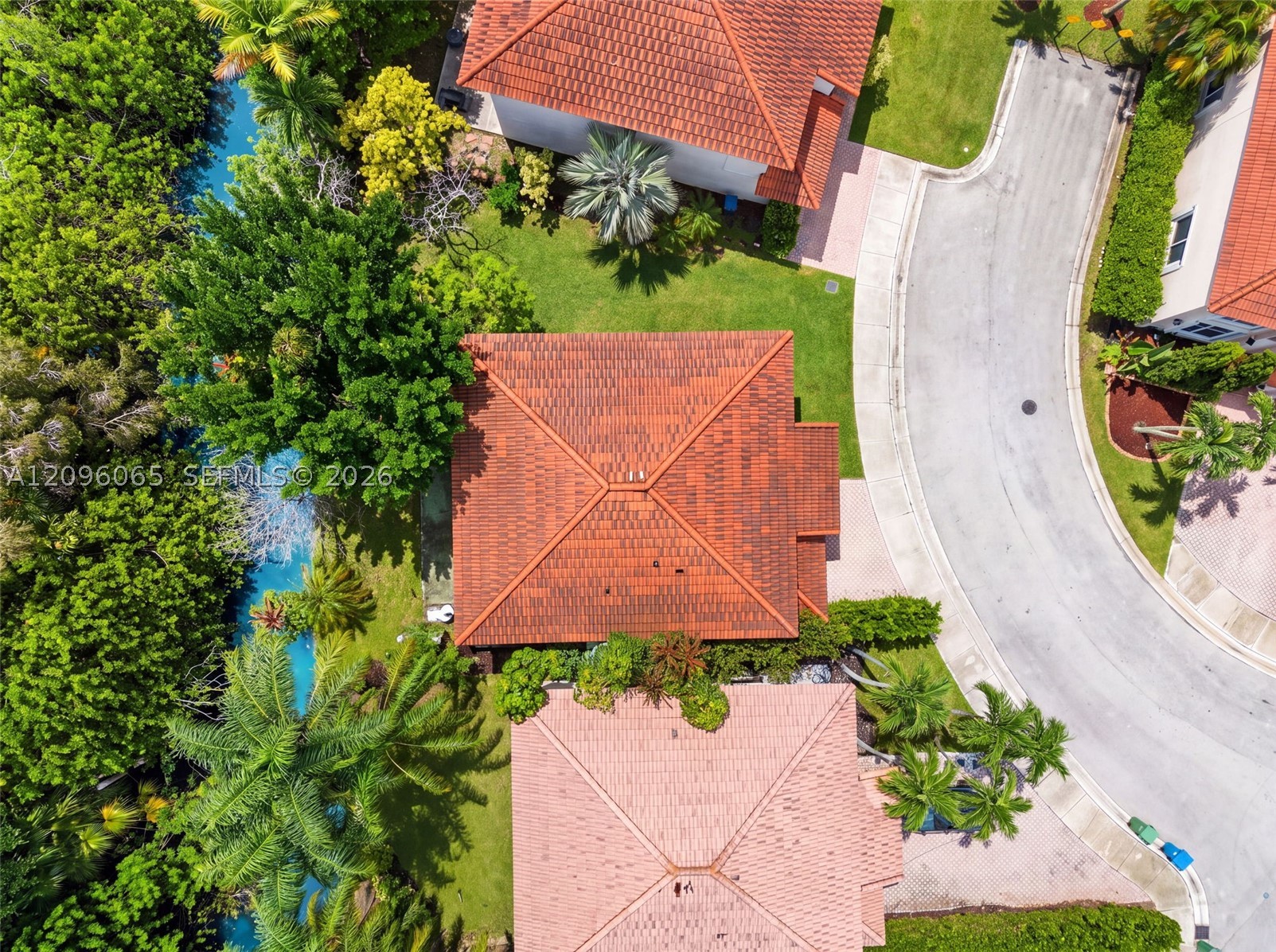 main property photo 33