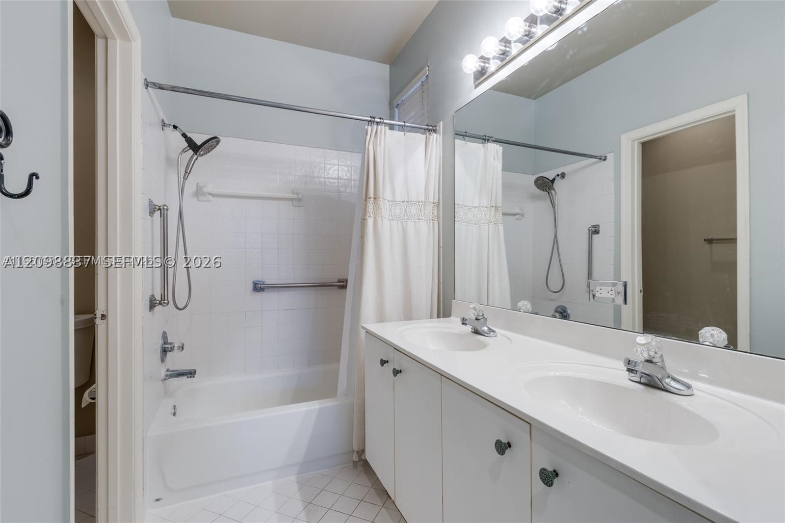 main property photo 17