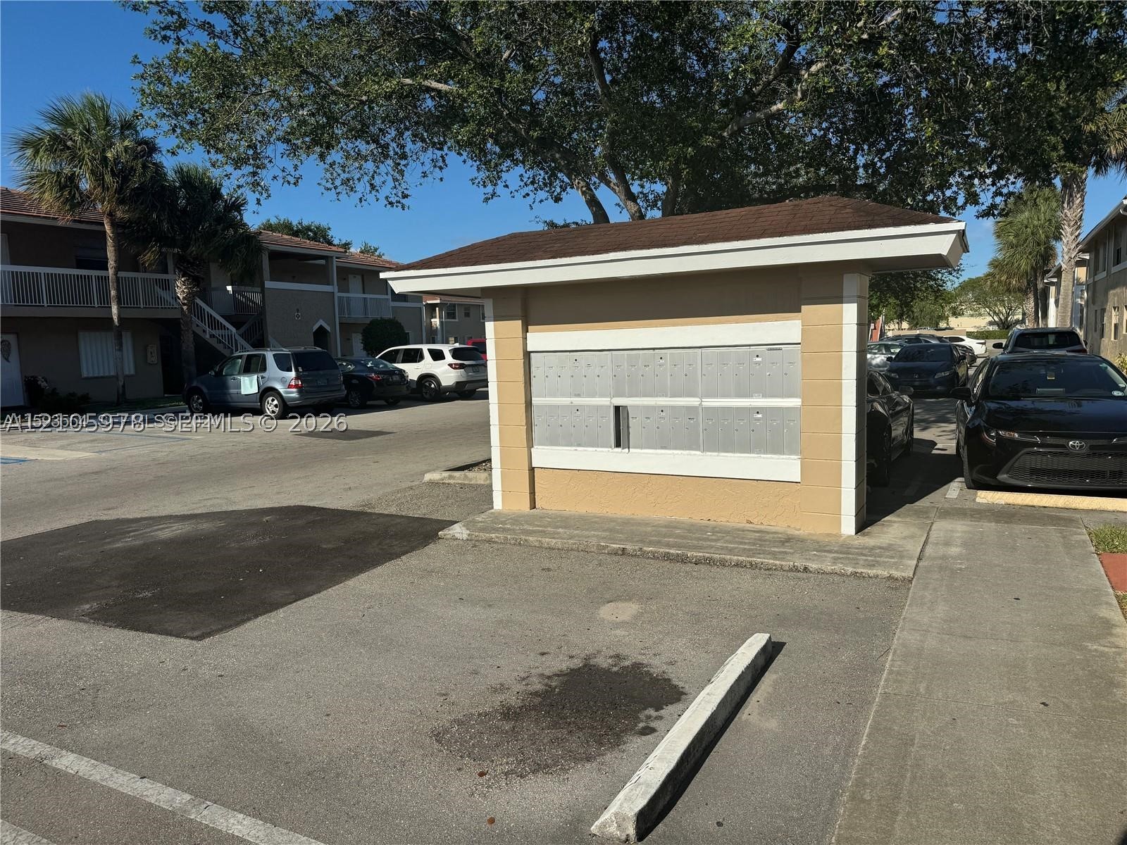 main property photo 28