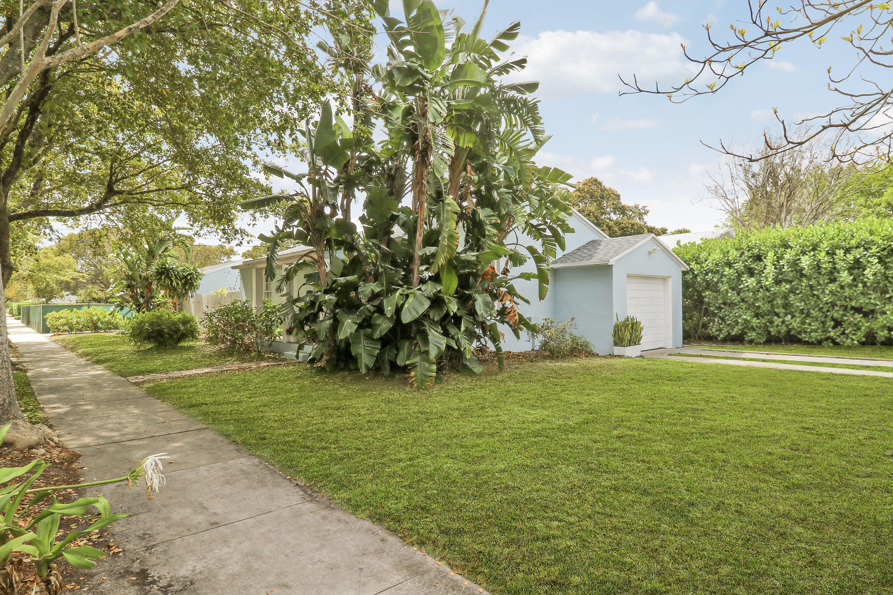 main property photo 38