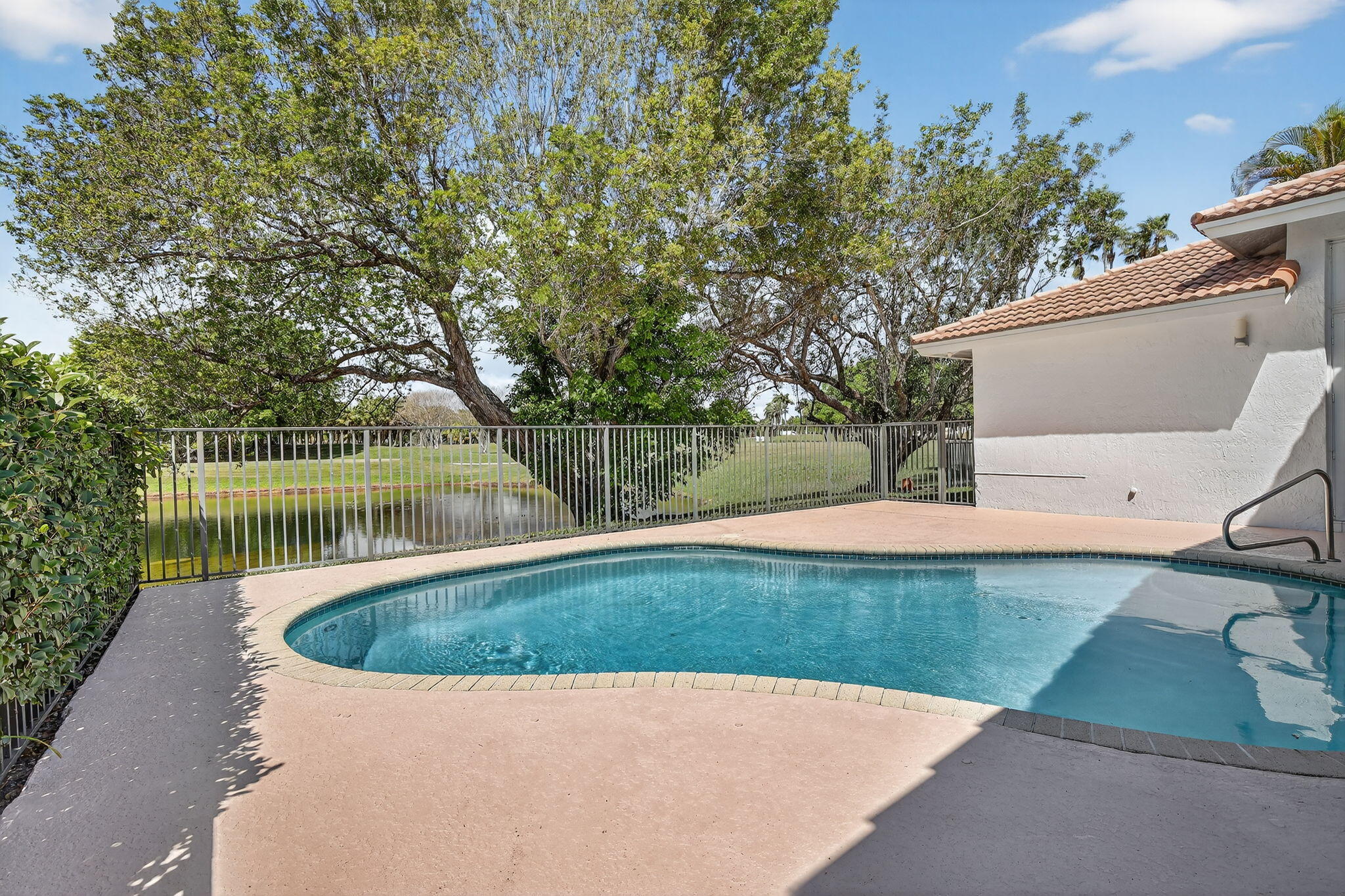 main property photo 45