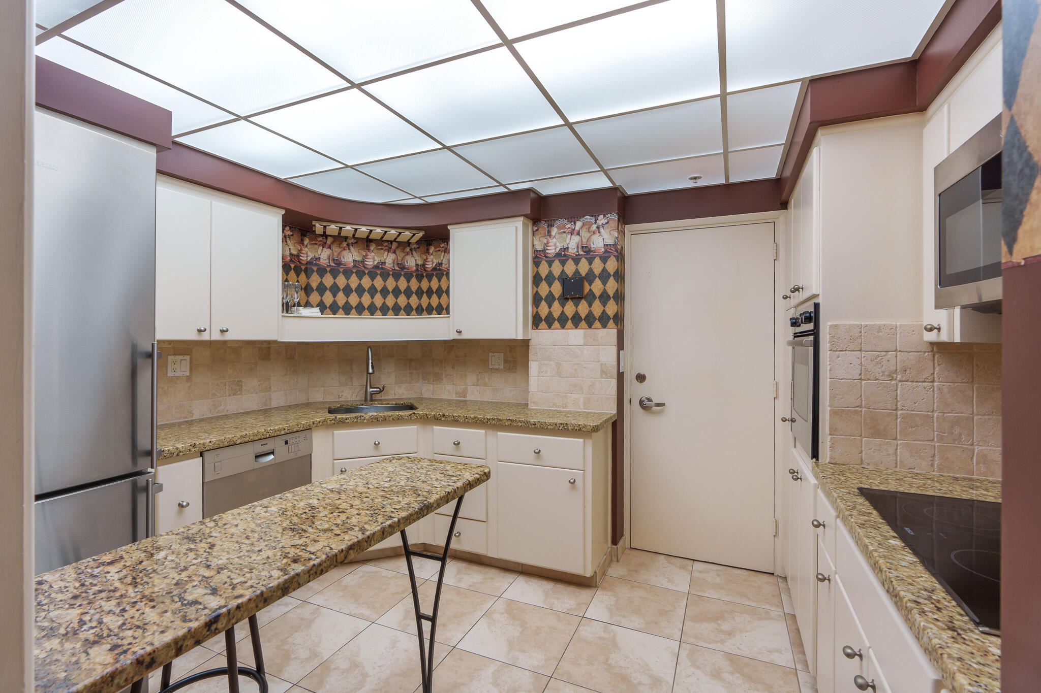 main property photo 23