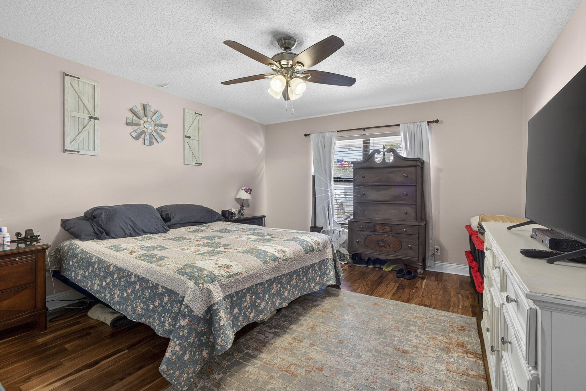 main property photo 27