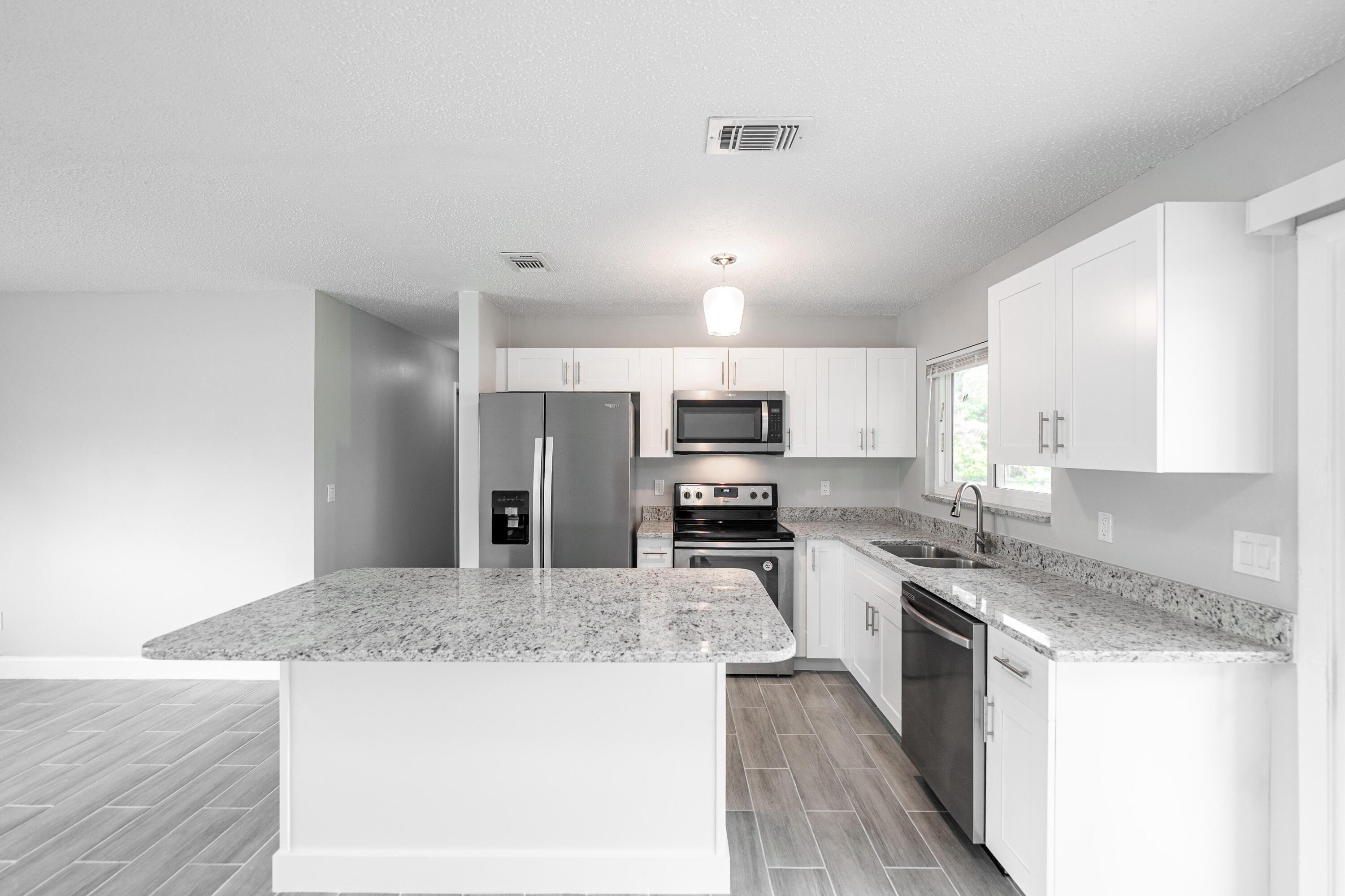property viewer photo 15