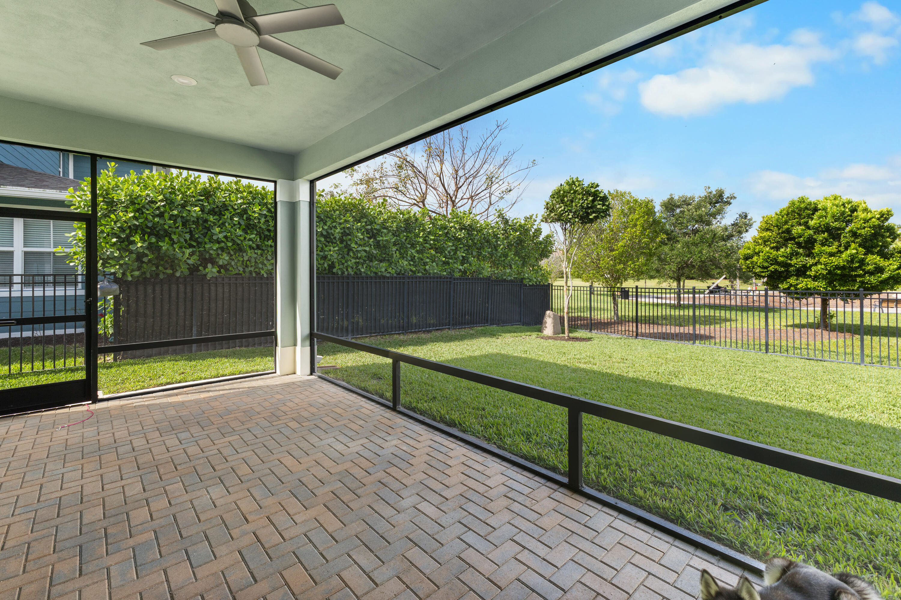 main property photo 40