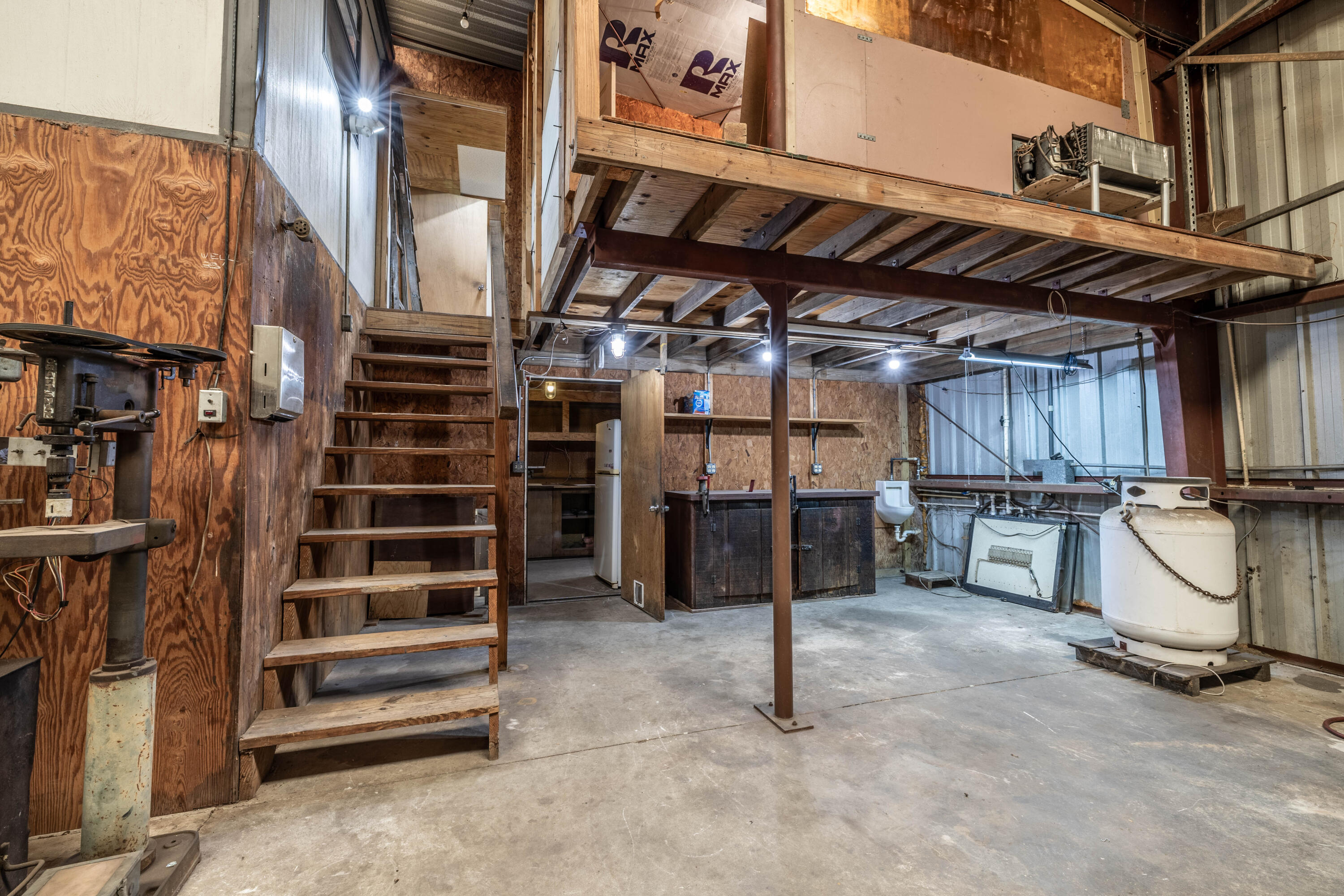 main property photo 17