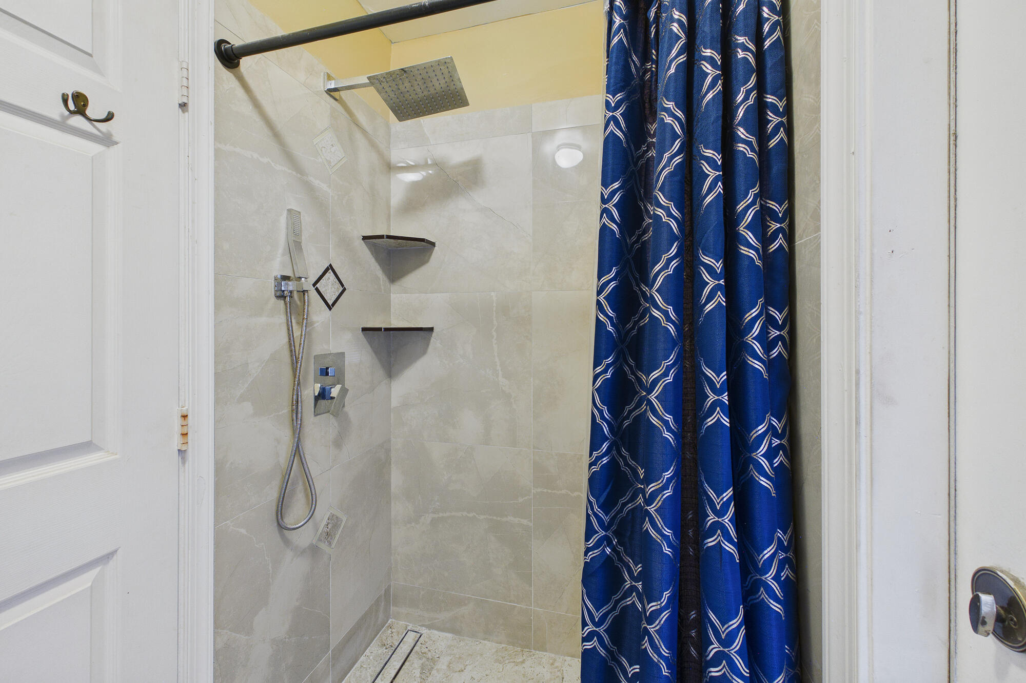 property viewer photo 23